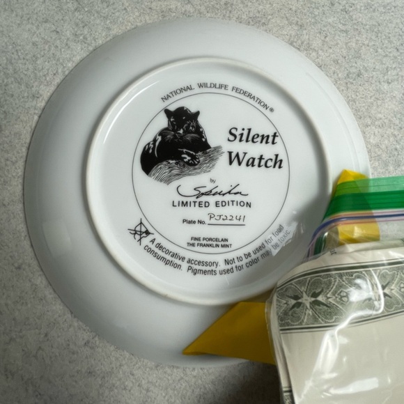 NWT Wildlife Collector's Plate with Black Panther - Picture 4 of 5